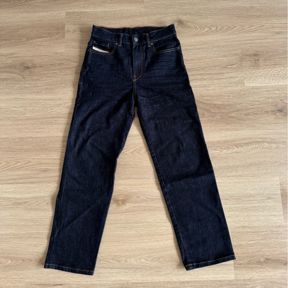 DIESEL STRAIGHT LEG SIZE 24